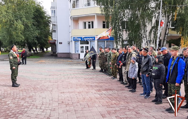 Ветераны войск правопорядка и курганские кадеты присоединились к автопробегу в День танкиста
