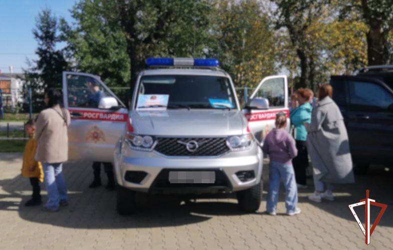 Тематические встречи провели росгвардейцы с юными зауральцами