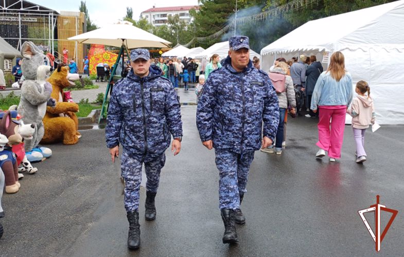 Сотрудники Росгвардии обеспечили безопасность городского фестиваля в Кургане