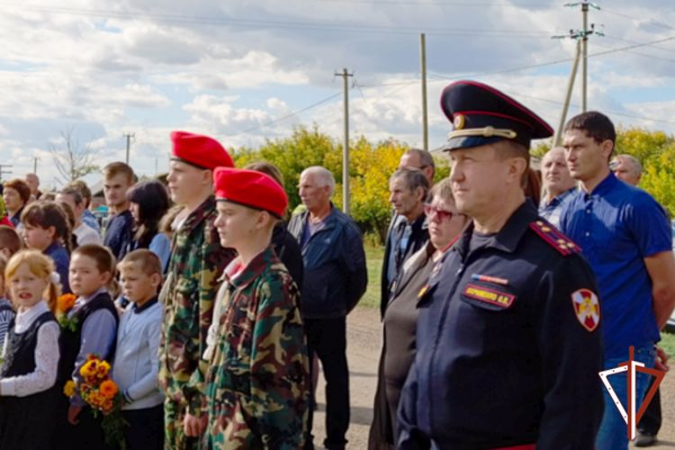 Память погибшего бойца спецназа Росгвардии увековечили в Курганской области