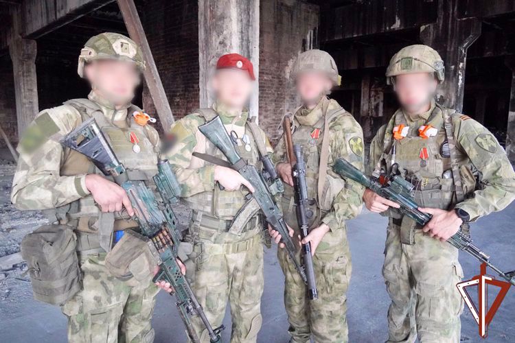 Госнаграды вручили в ДНР росгвардейцам - участникам спецоперации