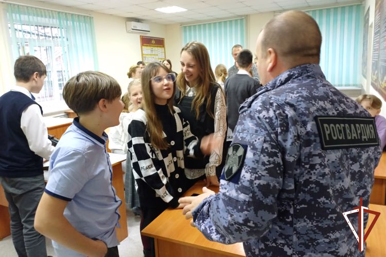 Ко Дню вневедомственной охраны Росгвардия проводит тематические встречи с курганскими школьниками