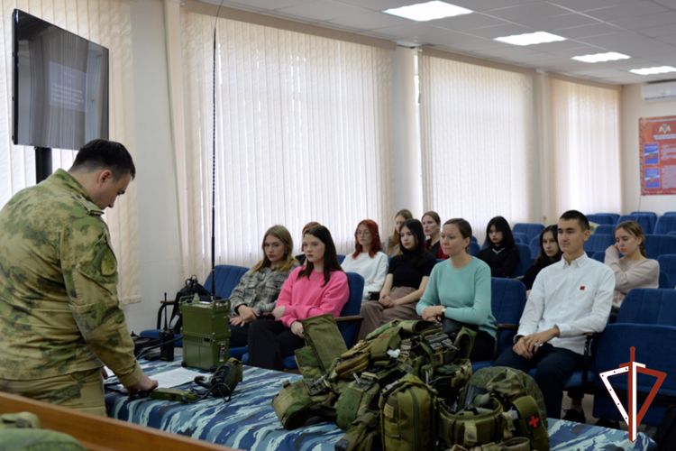 Ко Дню вневедомственной охраны Росгвардия проводит тематические встречи с курганскими школьниками