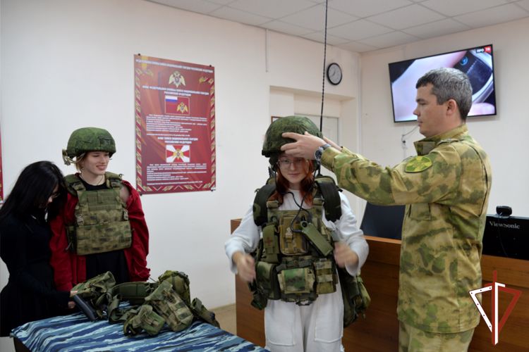 Ко Дню вневедомственной охраны Росгвардия проводит тематические встречи с курганскими школьниками