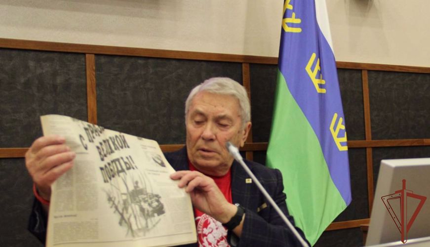 Росгвардейцы из Зауралья встретились в Тюмени с ветераном ведомства - автором идеи акции «Бессмертный полк»