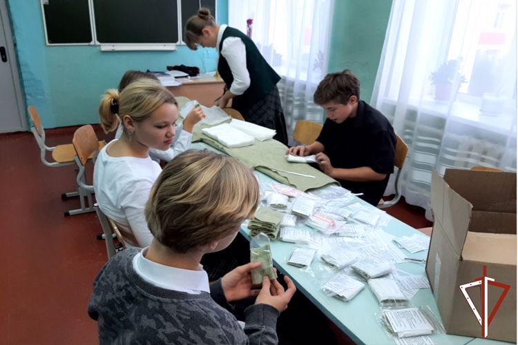 Ветераны войск правопорядка и подшефные школьники из Кургана поддержали земляков - участников СВО