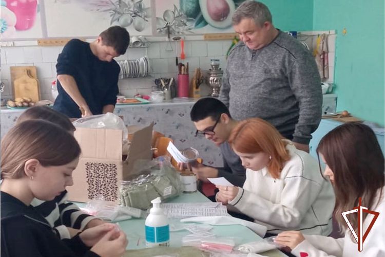 Ветераны войск правопорядка и подшефные школьники из Кургана поддержали земляков - участников СВО