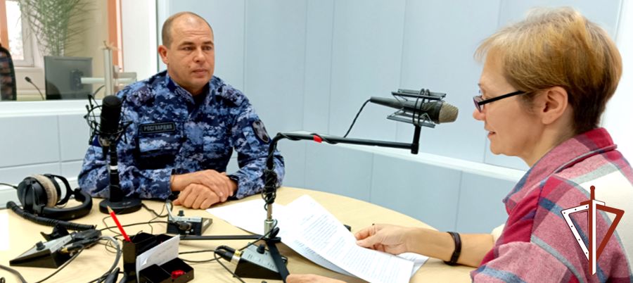 В преддверии профессионального праздника офицер вневедомственной охраны Росгвардии выступил в прямом эфире на «Радио России — Курган» (аудио)