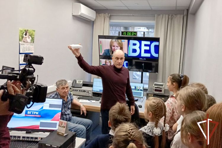 В  преддверии Дня телевидения дети росгвардейцев побывали в гостях у ГТРК «Курган» (видео)