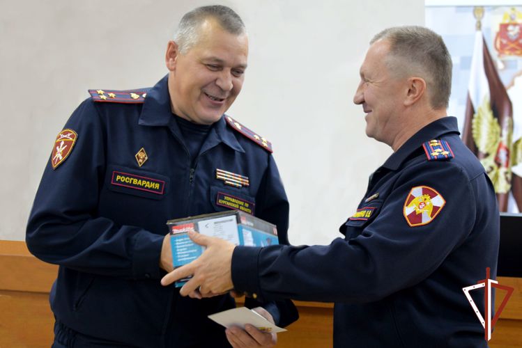 В Кургане сотрудникам Росгвардии - участникам СВО вручены награды