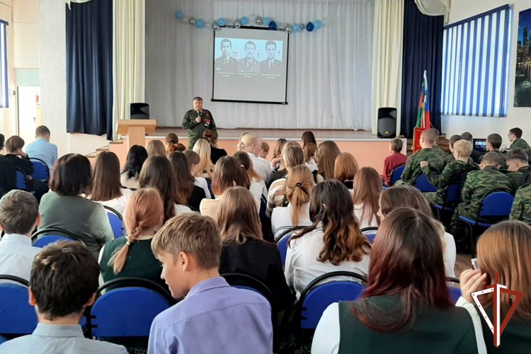 Патриотические мероприятия со школьниками провели росгвардейцы в Зауралье