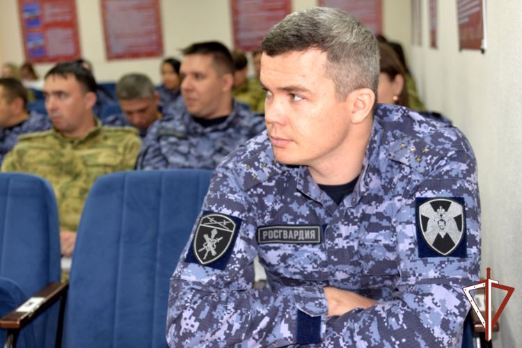 Ветеран госбезопасности  выступил перед росгвардейцами в Кургане