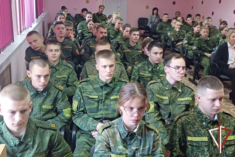 Патриотические мероприятия со школьниками провели росгвардейцы в Зауралье