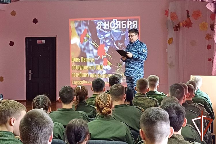 Патриотические мероприятия со школьниками провели росгвардейцы в Зауралье