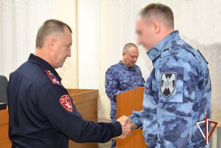 В Кургане сотрудникам Росгвардии - участникам СВО вручены награды