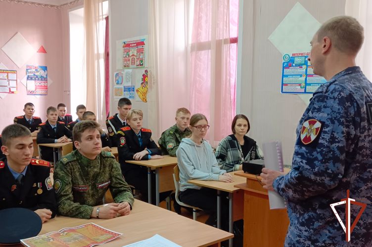 Офицеры Росгвардии рассказали курганским кадетам о поступлении в военные вузы ведомства