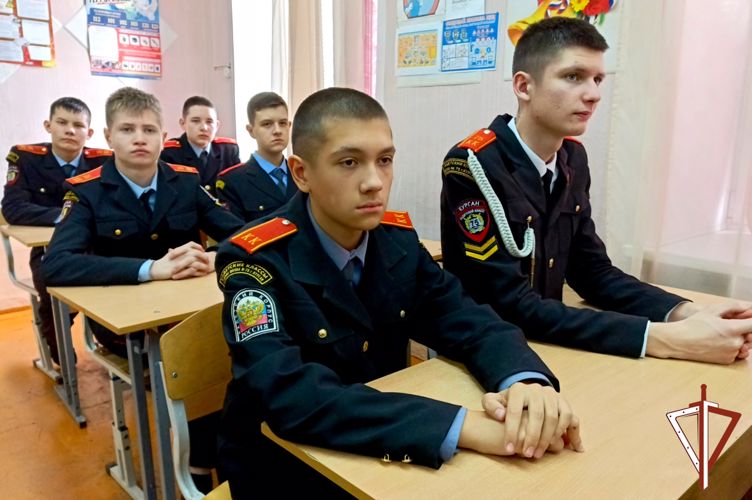 Офицеры Росгвардии рассказали курганским кадетам о поступлении в военные вузы ведомства