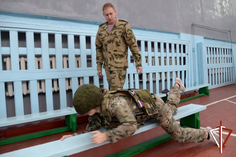 В преддверии Дня народного единства Росгвардия проводит встречи с учащимися Кургана 