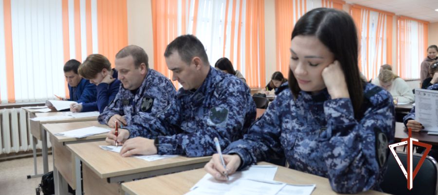 В Кургане росгвардейцы написали Большой этнографический диктант 