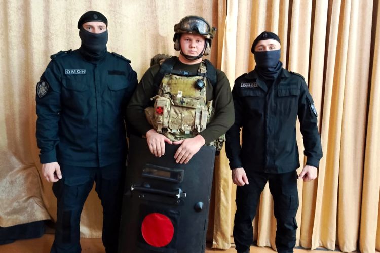 В преддверии Дня народного единства Росгвардия проводит встречи с учащимися Кургана 