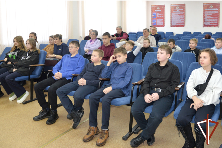 Росгвардия продолжает цикл патриотических мероприятий для школьников в Зауралье
