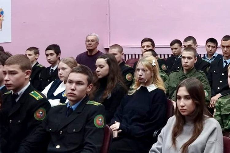 Офицеры Росгвардии познакомили курганских школьников с военными вузами ведомства