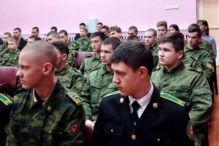 Офицеры Росгвардии познакомили курганских школьников с военными вузами ведомства