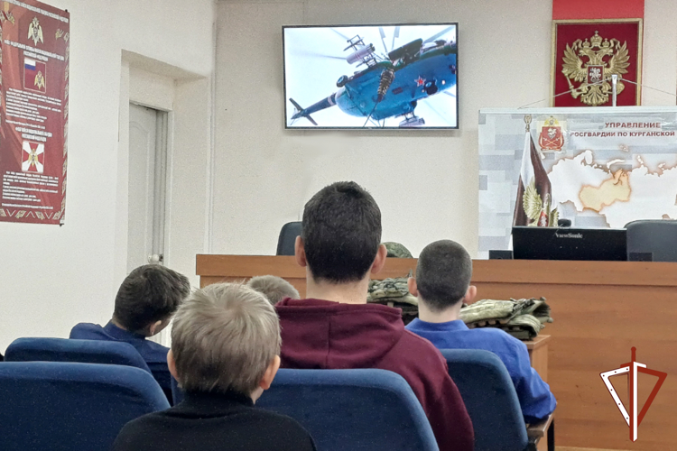 Росгвардия продолжает цикл патриотических мероприятий для школьников в Зауралье