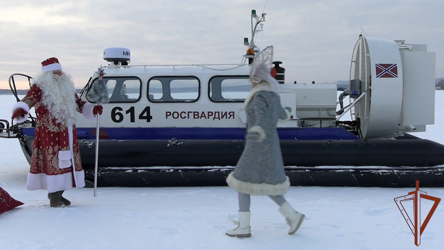 Росгвардия показала эксклюзивные кадры акции «Дед Мороз специального назначения» на Урале