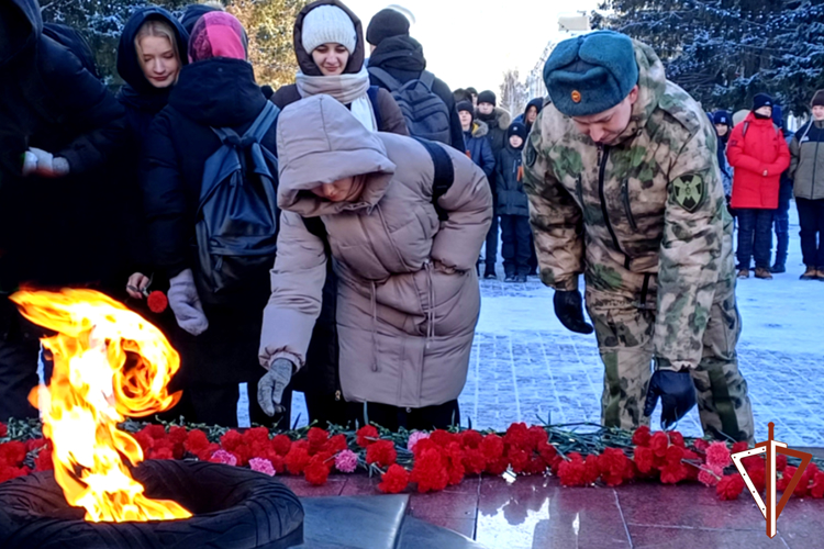 Росгвардейцы и курганские школьники вспоминают о подвиге ленинградцев