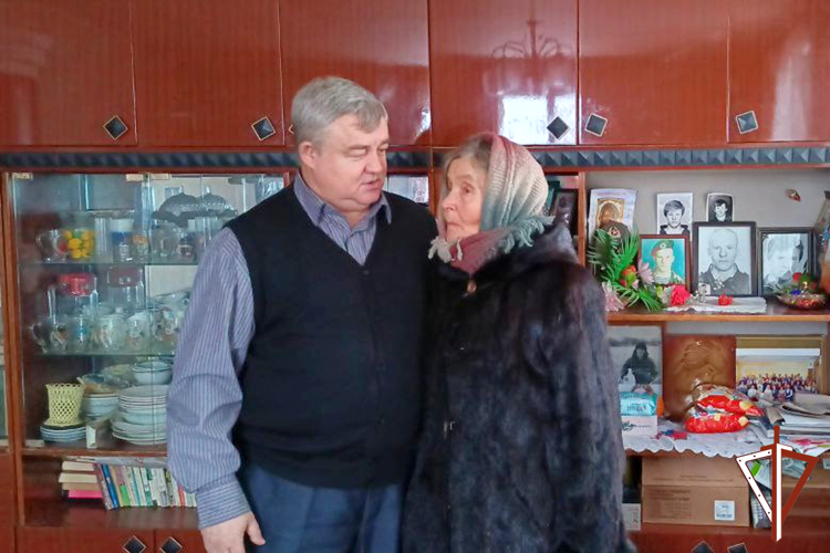 Представители Росгвардии в канун Нового года навестили в Зауралье семью погибшего воина правопорядка