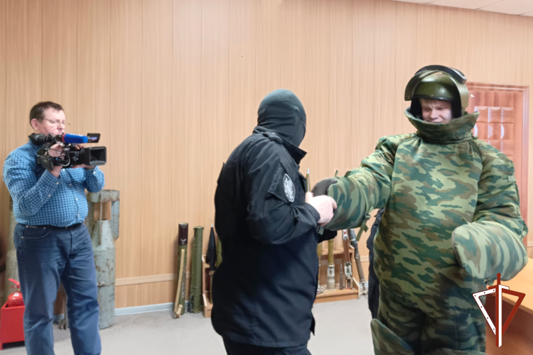 Корреспонденты ГТРК «Курган» сняли сюжет ко Дню инженерной службы Росгвардии (видео)