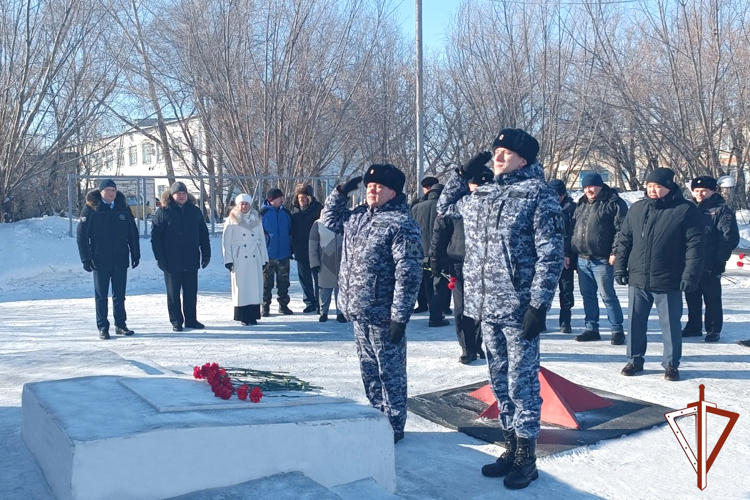 В Зауралье росгвардейцы почтили память защитников Отечества 