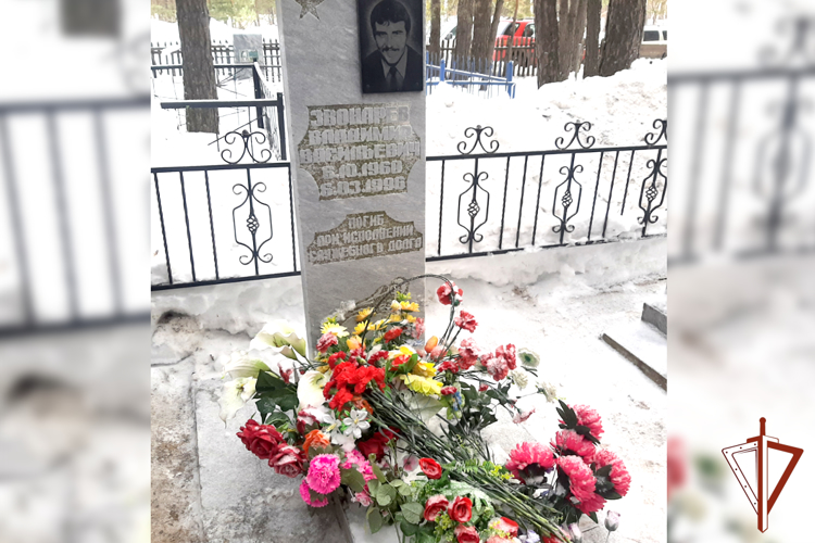 Память павших 28 лет назад офицеров СОБР почтили боевые товарищи в Зауралье