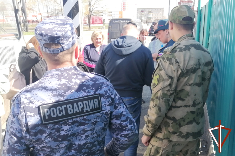 Росгвардия оказывает содействие в охране правопорядка в период паводка в Зауралье
