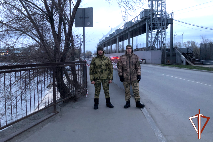 Росгвардия оказывает содействие в охране правопорядка в период паводка в Зауралье