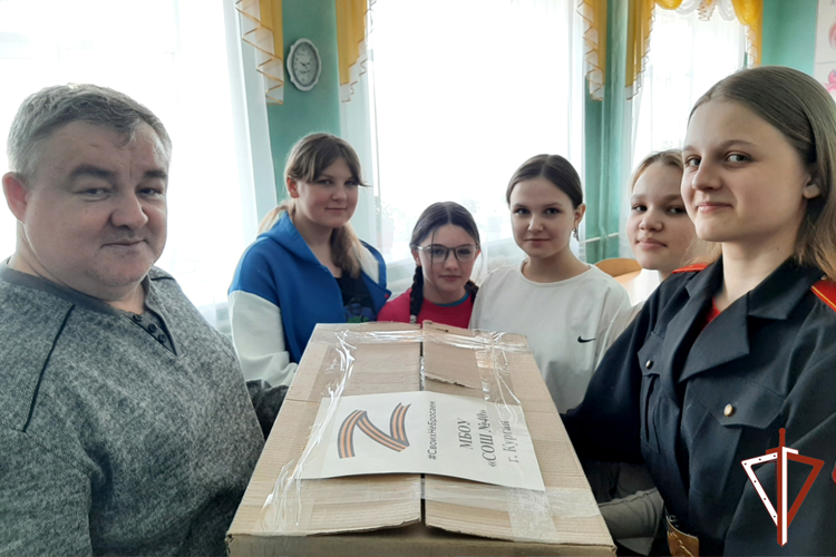 Ветераны Росгвардии и подшефные школьники  из Кургана проводят акцию «Своих не бросаем»