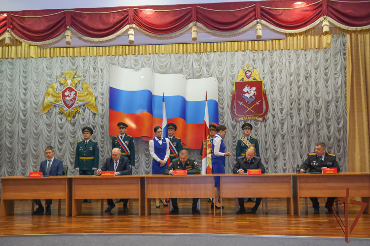 В Росгвардии состоялась торжественная церемония гашения марки, посвященной Герою России Владимиру Ласточкину