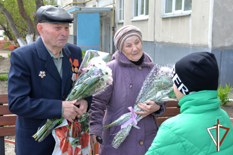 Росгвардейцы провели концерт для ветерана Великой Отечественной войны  в Кургане (видео)