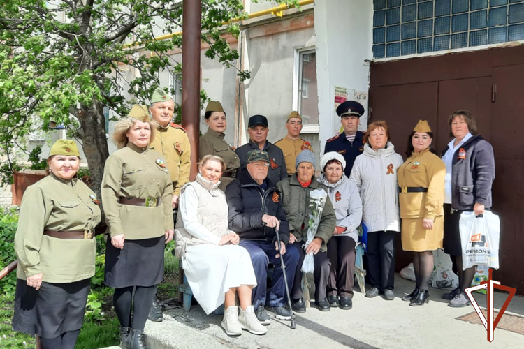 Ветерана Великой Отечественной войны поздравили с Днем Победы росгвардейцы в Зауралье