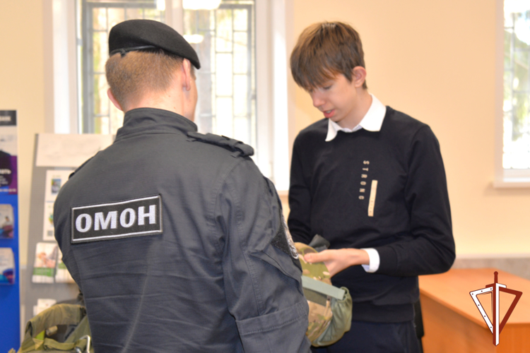 Росгвардейцы в Зауралье провели патриотическое мероприятие со школьниками