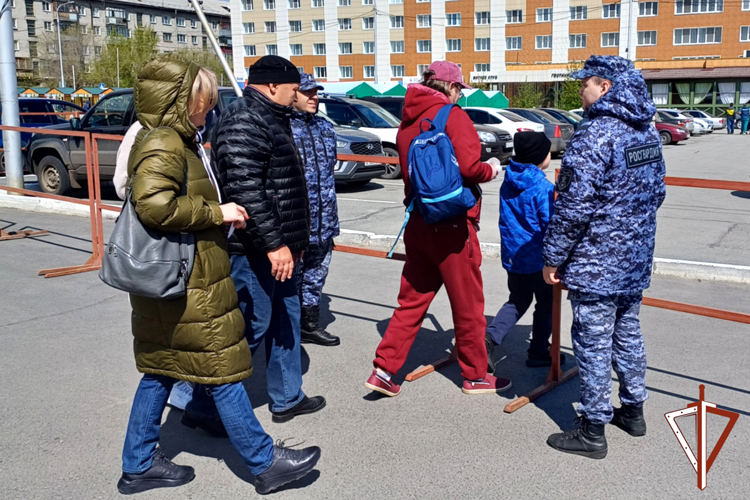 Сотрудники Росгвардии обеспечили безопасность празднования Пасхи в Зауралье 