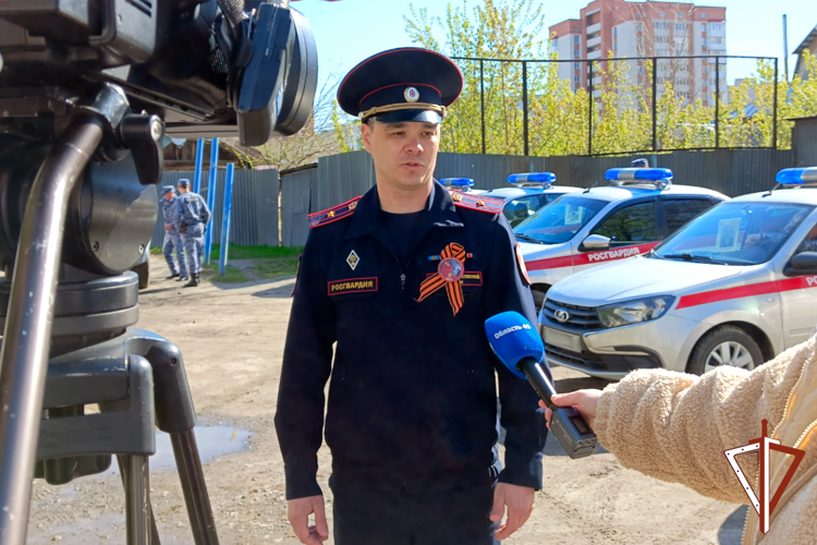 Сотрудники Росгвардии в Зауралье присоединились к Всероссийской патриотической акции «Бессмертный автополк» (видео)