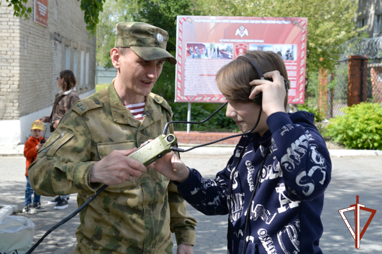 В Зауралье росгвардейцы участвуют во всероссийском ведомственном проекте «Каникулы с Росгвардией» 