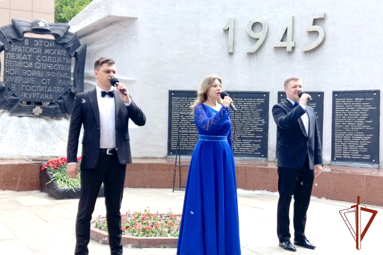 В День памяти и скорби росгвардейцы возложили цветы к мемориалам воинам-зауральцам