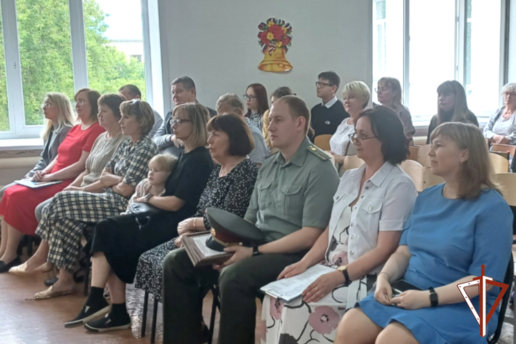Росгвардия поздравила курганских выпускников с окончанием школы