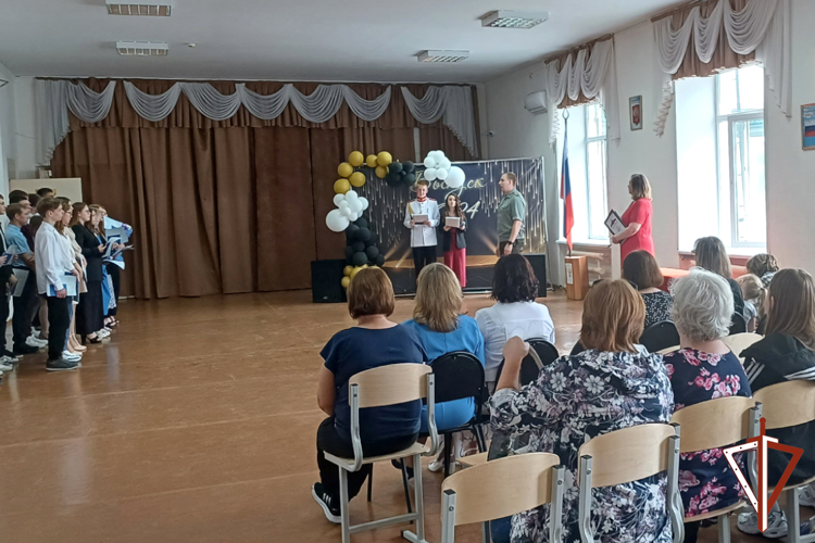 Росгвардия поздравила курганских выпускников с окончанием школы