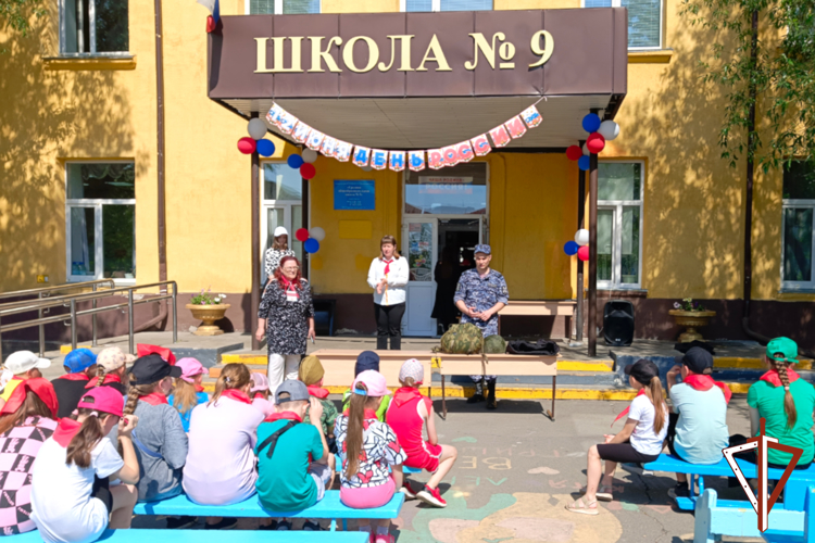 Юные зауральцы проводят каникулы с Росгвардией