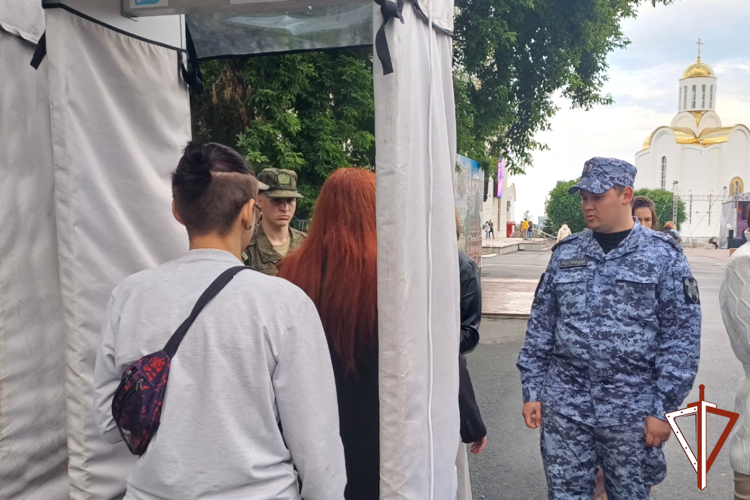 Росгвардейцы обеспечили безопасность выпускных вечеров и Дня молодежи в Зауралье