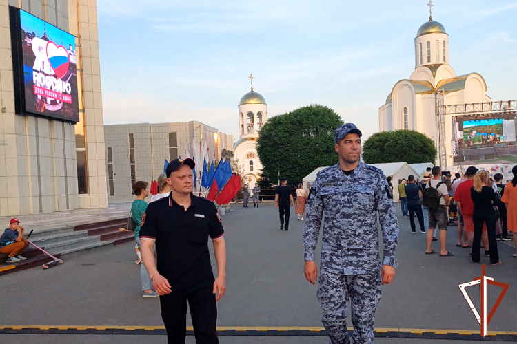 Сотрудники Росгвардии обеспечили правопорядок во время празднования Дня России в Курганской области